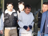 '인천 대형 상업시설 흉기난동' 피의자 최충락, 송치