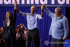 중간선거 D-10, 오바마·트럼프 맞불 유세…격전지서 표심 경쟁