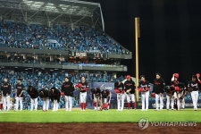 KIA, 플레이오프 1차전 ‘승리’