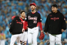 교체되는 KIA 선발 올러
