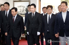 박정희 생가 찾아 참배하는 장동혁