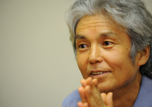 모피 코트 경멸하고, 평수 비교 안 하는 사회 만들자