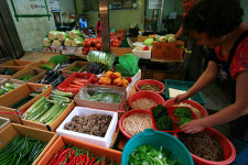 떡볶이보다 못한 이문동 사람들…우리는 촛불 같아요