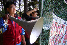 조끼 한장 다를 뿐인데…추석이 슬픈 사람들