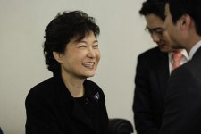 박근혜, 군사문화 대물림 받았나