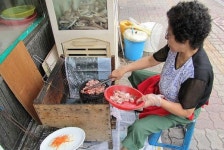 마시멜로처럼 사르르 녹는 연탄불 꼼장어구이