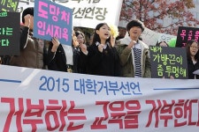 친구 등 떠미는 미친 치킨 게임, 그만두겠다