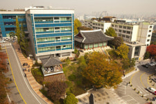 동국대, '총장 비판' 교수 해임…