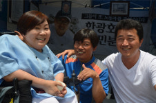 노동자와 장애인 사람이 고팠다