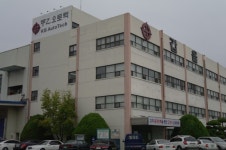 식판으로 뒤통수를 찍어라