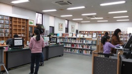 진주시립도서관 종합자료실 밤 10시까지 운영