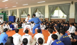 아테네 유도영웅 이원희 금메달만큼 빛나는 재능기부