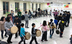 “스마트폰 없이도 즐겁게 보내는 방법을 알았어요”