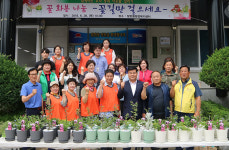 동해 발한동, 독거 어르신 꽃 화분 나눔 활동 눈길