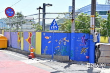 남해군, 죽산마을에 사랑이 꽃피는 이색 벽화거리 조성 ‘눈길’