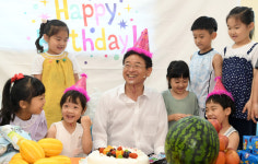 이철우 경북도지사, 도청어린이집 원생 생일 축하