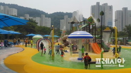 창원시 진해구, 어린이 물놀이터에서 시원한 여름을