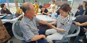 예술공방큐,우리 동네 경로당 문화습격사건 호평