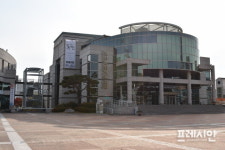 양산문화예술회관 지하방역 작업  60대 추락사