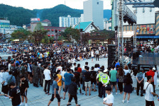 ‘창현 거리 노래방’ 열린 낙동강 발원지 인산인해