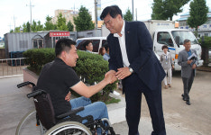 심규언 동해시장, 폭염 대비 장애인 복지시설 방문