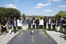 [기림의날 특집 ] 천안 국립 망향의 동산 참배객 발길 줄이어