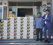 단감 기부로 감동...고창 이판섭 씨 단감 40박스 기부