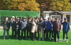 포항 용흥동 행정복지센터 직원들과 어르신의 따뜻한 소통 눈길