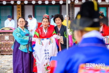 연지곤지 찍던 날 …  남해에서 황혼의 혼례식