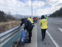 “도로에 버린 쓰레기 당신의 양심입니다”