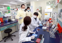 백문이 불여일견...송하진 전북지사, 보건환경연구원 앞으로