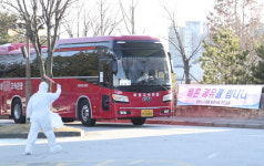 [포토] 힘내라 대구·경북...전북 남원의료원 도착한 대구·경북 환자들