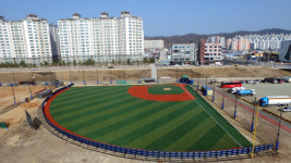 코로나사태  소폭 빗장 푸는 안동시... 강변 축구장 등 야외 체육시설 개방