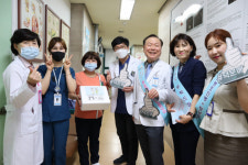 전주·호성전주병원, 근로자의 날 직원들에 깜짝 선물 전달