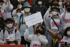코로나 해고 마주한 위기의 노동자들...슬픈 노동절 풍경
