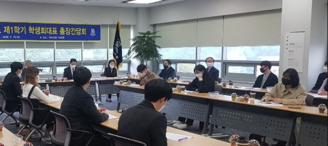 이주호 부총리, 의대 총장들과 조건 없는 휴학 등 학사 운영 논의