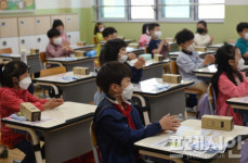걱정과 우려 속 초등학교 개학…일부학교 등교중지 내려지기도