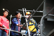 경찰은 자살로 증거 마사지, 전문가는 주례사 소견 냈다