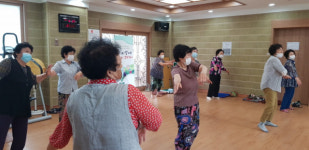 김해 대동 초정마을 할머니들 춤바람 났어요~