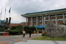 코로나19 뚫린 김해시청 잠정 폐쇄...경남 18개 시·군 중 처음