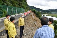 정선군, 정선 시가지∼덕송리 연결 도로 붕괴 긴급복구