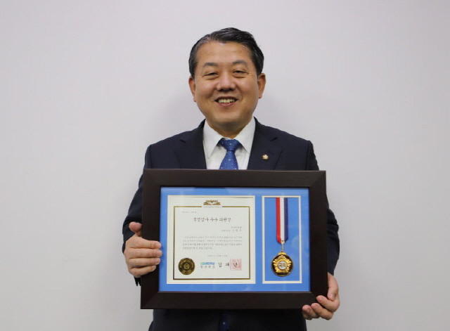 우수 국회의원들, 국정감사에서 뛰어난 활약으로 주목