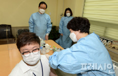 창녕군, 백신접종 시작… 11월까지  3만 8000명 접종 목표