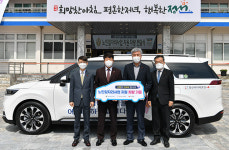 신협사회공헌재단, 정선시니어클럽 승합차량 전달