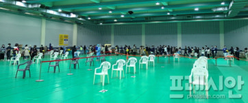 [포토]  끝없이 이어지는 코로나검사 행렬