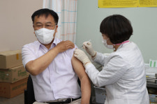 김진하 양양군수 안심하고 백신 접종 하세요