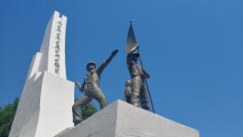 남과 북이 사지로 내몬 아홉살 소년을 추모하며