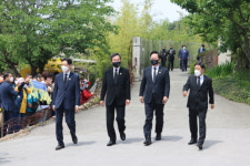 盧心 잡아라...민주당 대선주자 김해 봉하마을 집결