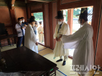 TK 찾은 이낙연 “어느 지역도 소외 돼서는 안돼”... 안동 도산서원 상덕사 참배