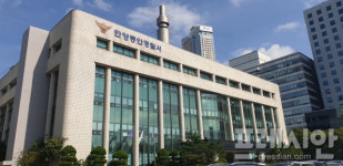 여교사 화장실에 몰카 설치 초등학교 교장 긴급체포